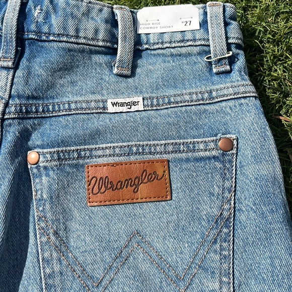 NWT Wrangler High Rise Cowboy Short - Picture 5 of 7